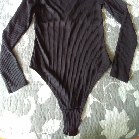 H&M Bodysuit, Polyester/Spandex, Medium, Inseam 27in. Ribbed look. Snap closure - Picture 4 of 5